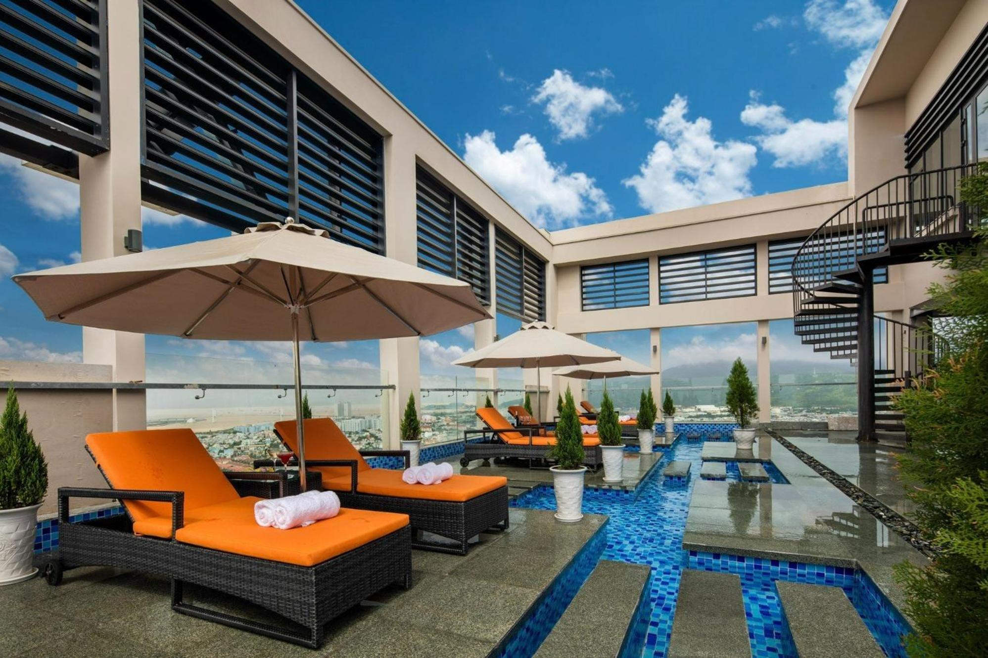 Luxury Apartment - Rooftop Swimming Pool - Beach Front - Hinata Apartment Da Nang Exterior foto