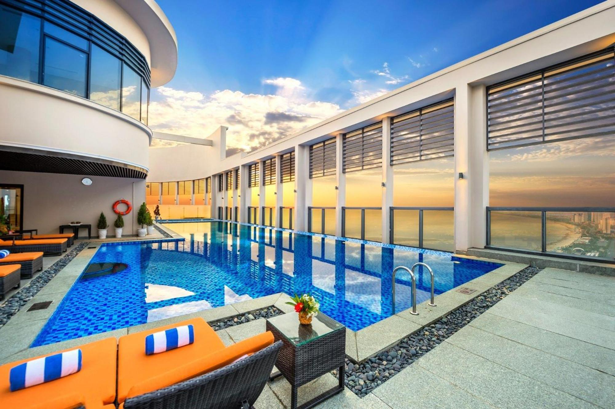 Luxury Apartment - Rooftop Swimming Pool - Beach Front - Hinata Apartment Da Nang Exterior foto